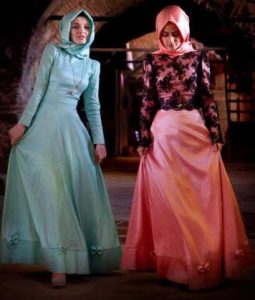 Model gaun muslimah brokat syahrini